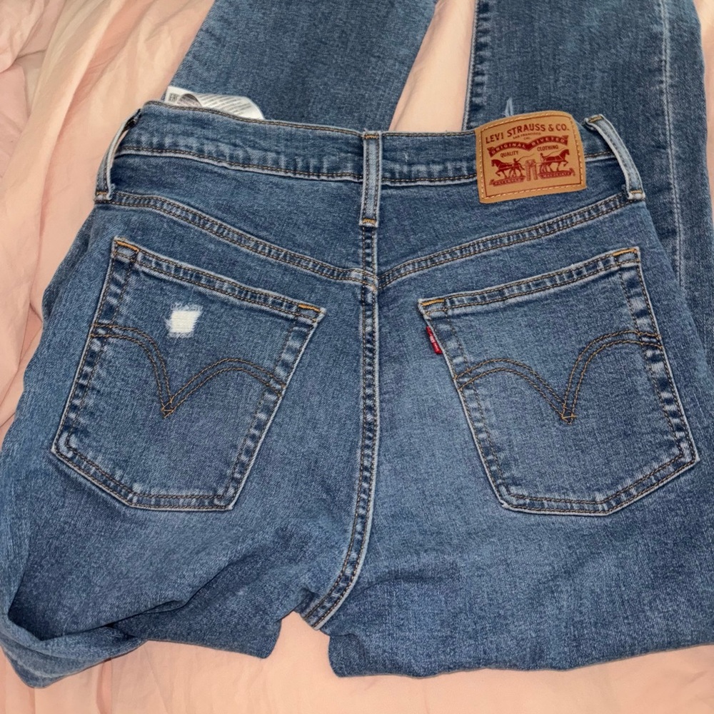 Levi ripped jeans